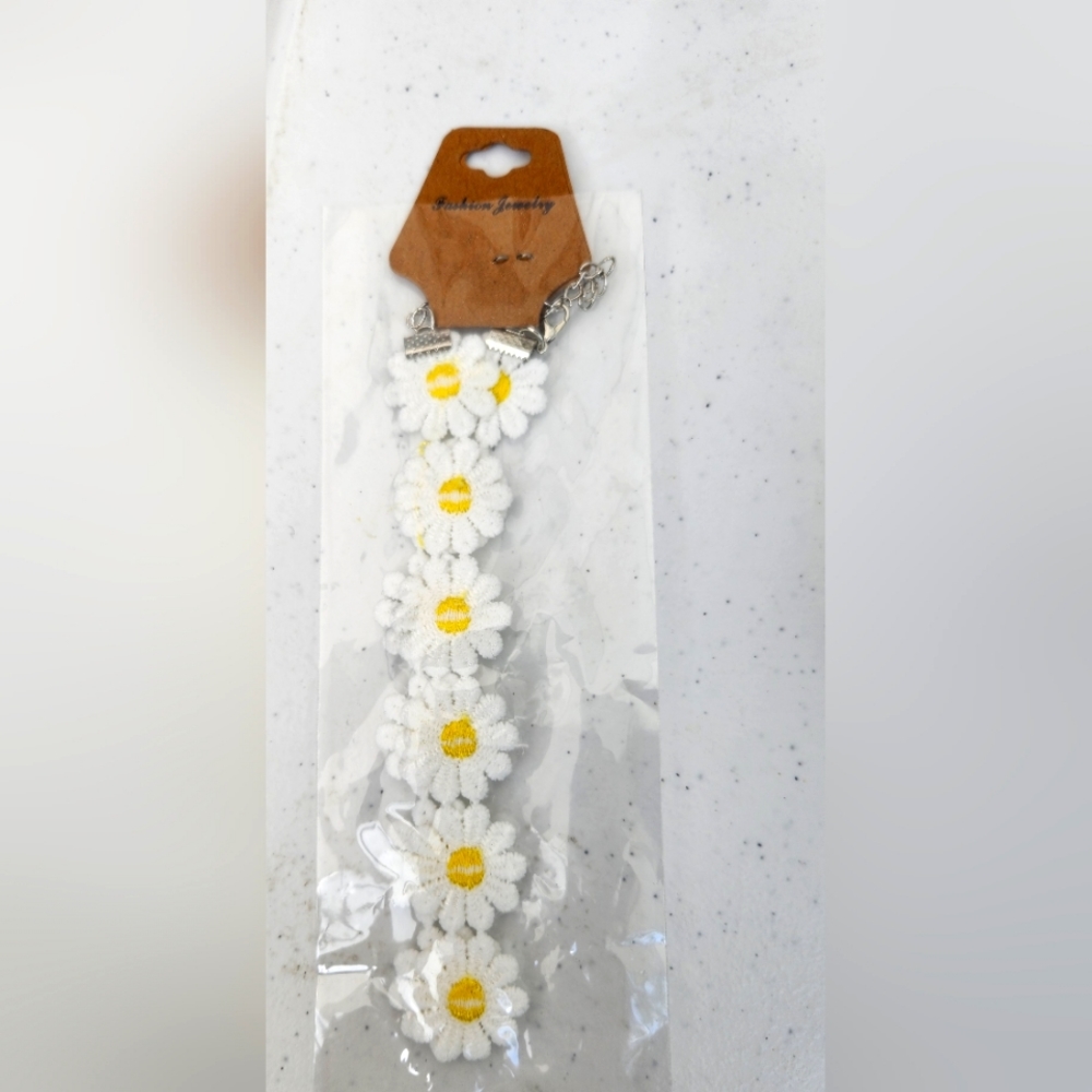 Daisy necklace